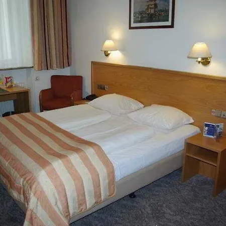 Molitor Hotel 3*